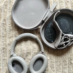 Sony WH1000XM4 Over-Ear Headphones in Silver